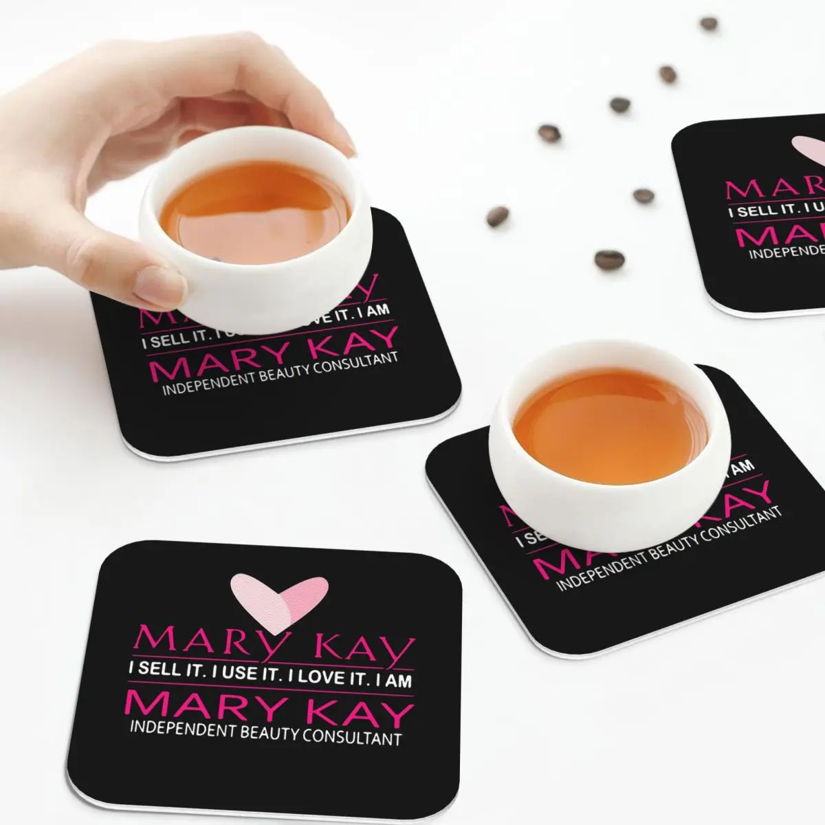 

Top Mary Kay I Use It I Love It I Am Mary Kay Дизайнерские подставки Кухонные изоляционные коврики для чашек Кофейные коврики Посуда Подушечки Набор из 4 шт.
