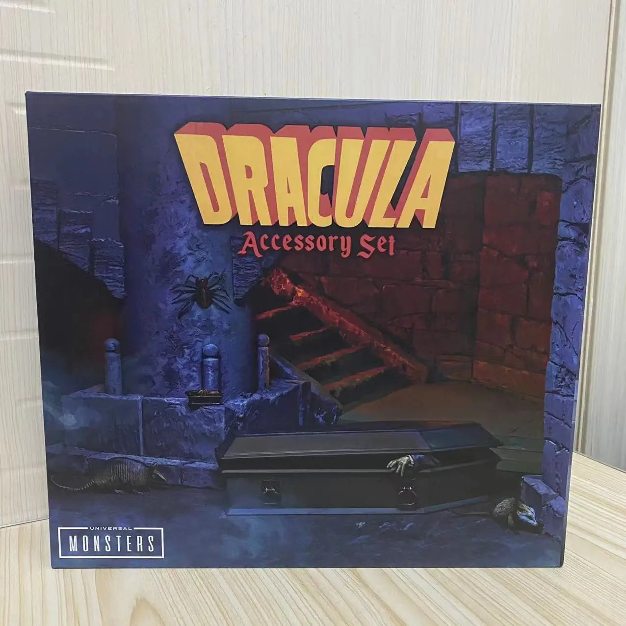 

Аутентичные универсальные монстры NECA 04826 — набор аксессуаров для гроба Дракула, комплект оригинальной коллекционной модели