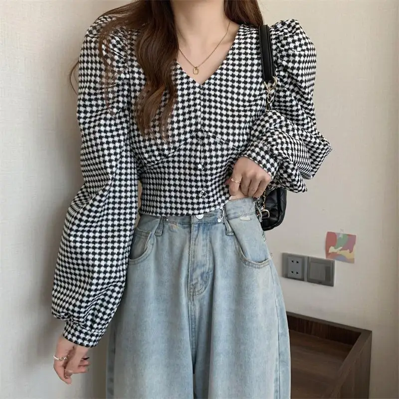 2024 Autumn New Pattern French Puff Sleeve Plaid Shirt Little Chap Women\'s Design Sense V-Neck Unique Vintage All-match Tops