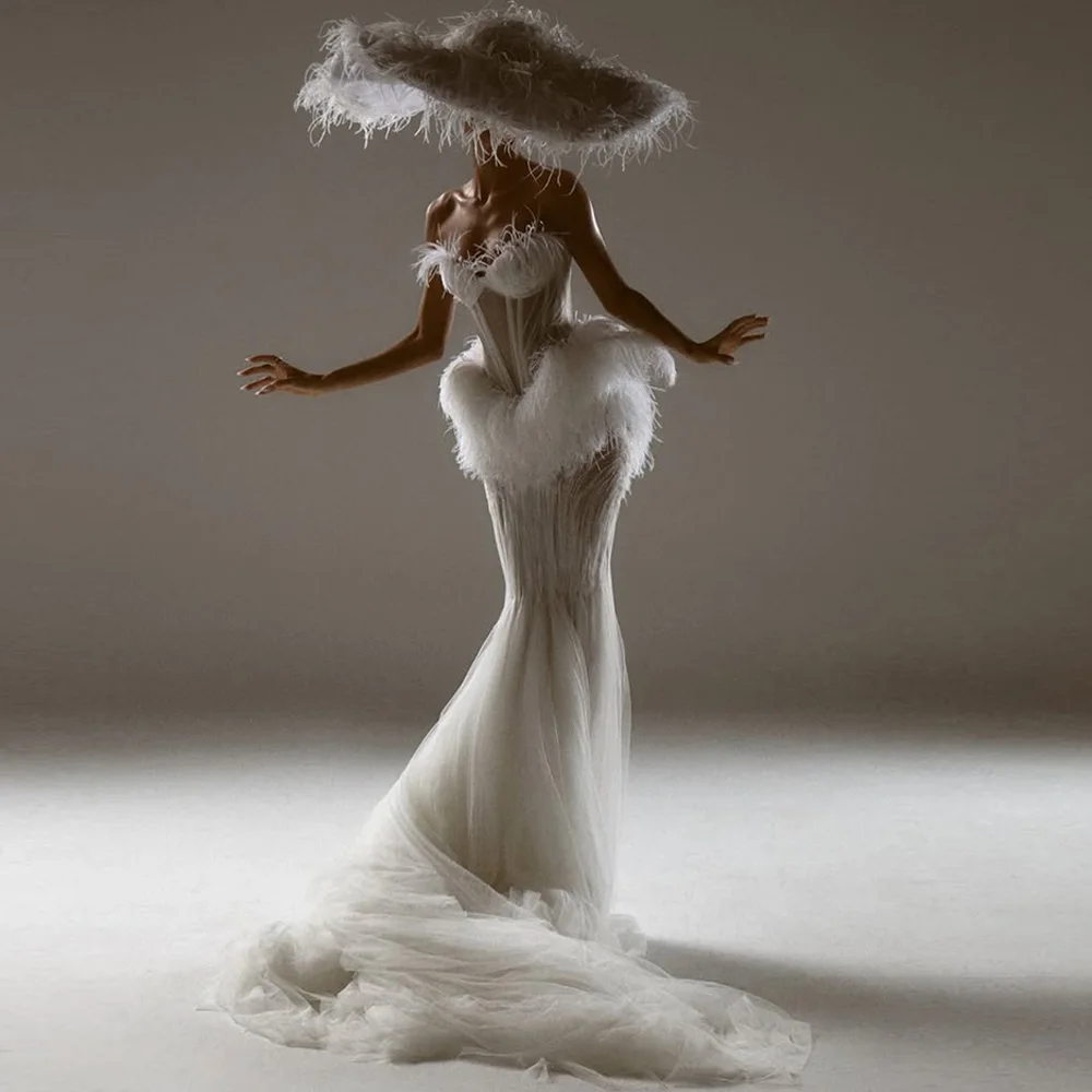 High Quality Tulle Sleeveless Wedding Dress Customized Mermaid Strapless Bridal Gowns with Feathers Zipper Back Vestido De Novia