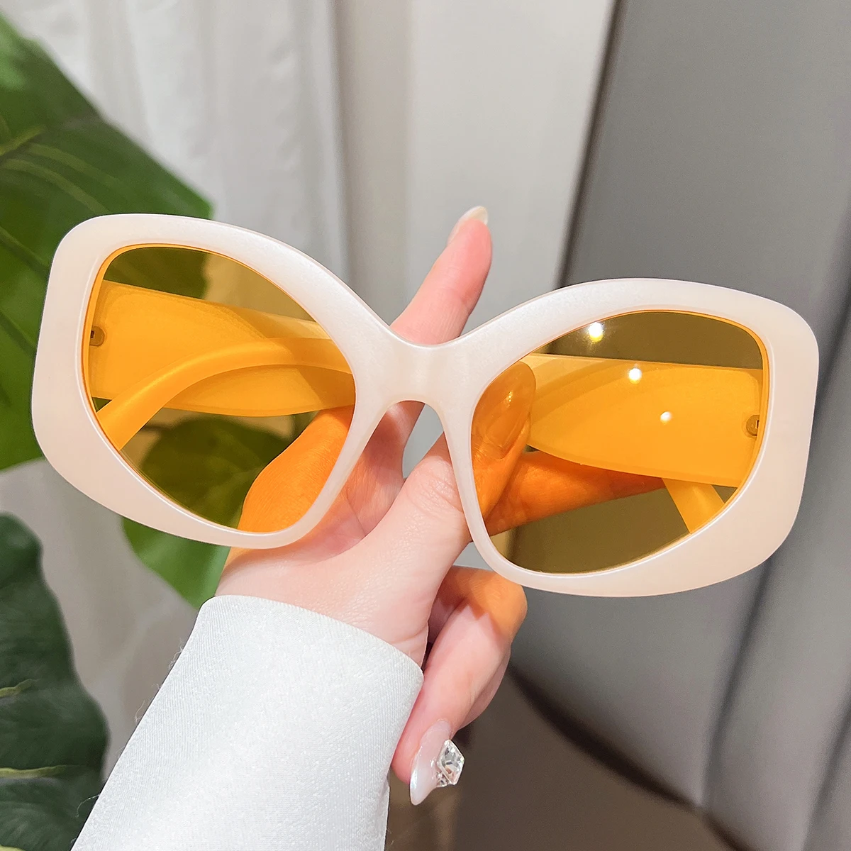Unisex Cat Eye Sunglasses for Man and Women Y2K Fashion Luxury Gradient Color Holiday Accessory Ideal Choice Stylish Glasses for
