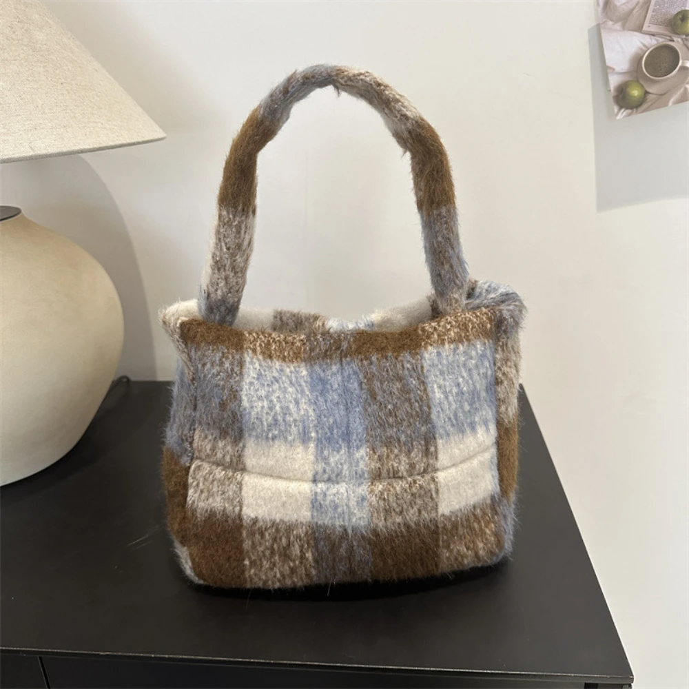 Women Plush Shoulder Bag Fashion Solid Color Small Handbag Casual Furry Tote Purse for Winter Ladies Clutch Purse Shopper Bag