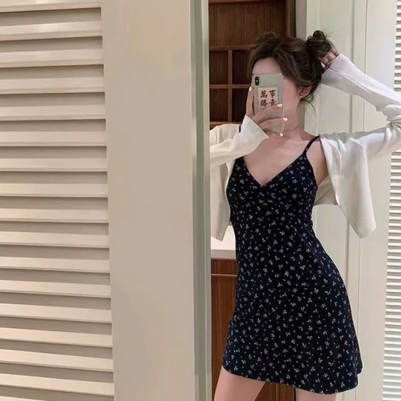 جديد الأزهار زهرة طباعة فستان المرأة البسيطة كاميس الخامس الرقبة مثير نحيل أسود أبيض أزرق فساتين امرأة حفلة سهرة Y2K الملابس Kpop