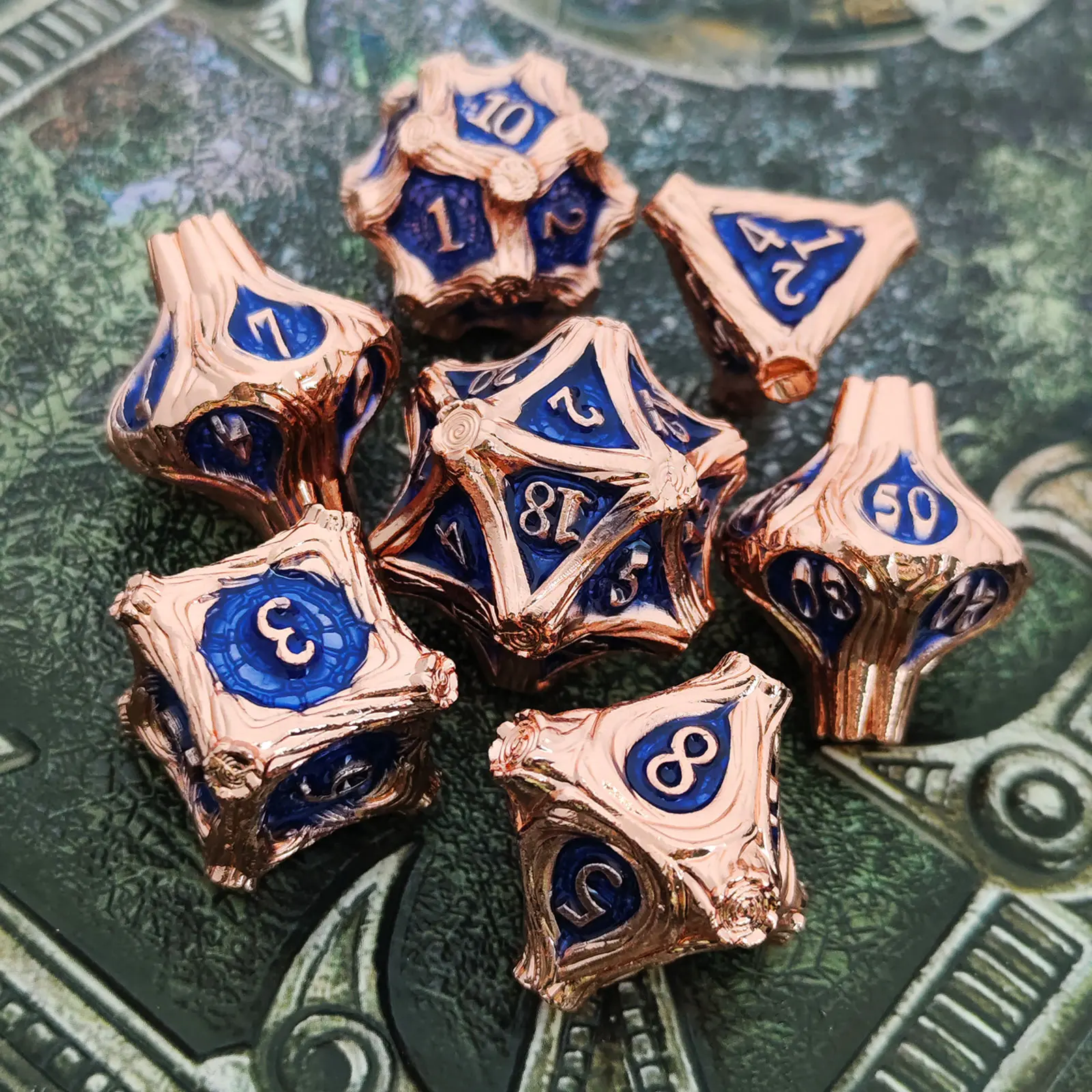 مجموعة نرد معدنية DND Dungeon and Dragon لألعاب الطاولة مجموعة RPG مكونة من 7 قطع مع تصميم فريد من نوعه D20 لعب الأدوار