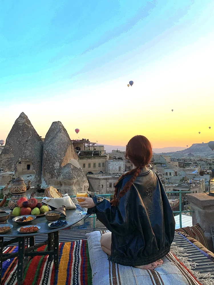 เสื้อโค้ทหนังแท้สไตล์วินเทจทรงหลวมสำหรับผู้หญิง ยี่ห้อ FuunJ Handmade Blagirl รุ่น Jaet แขนยาว ปิดซิป ความยาวปกติ