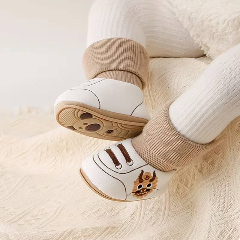 2024 طفل شتاء ربيع دافئ طويل جورب أحذية طفل بنين بنات الأولى مشوا 0-1Y الأطفال النعال التطريز عدم الانزلاق الأحذية