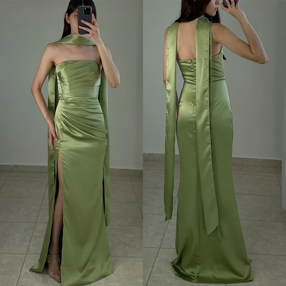 Maßgeschneidertes formelles trägerloses Abendkleid aus Satin, klassisches ärmelloses Promi-Kleid, hochwertige Seitenschlitz-Kleider für besondere Anlässe