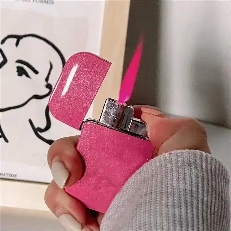 Hello Kt Feuerzeug Anime-Zubehör Cartoon-Drucke Niedliches Winddichtes Aufblasbares Feuerzeug Attraktives Design Coole Flammen Geschenk für Mädchen – Detail 2