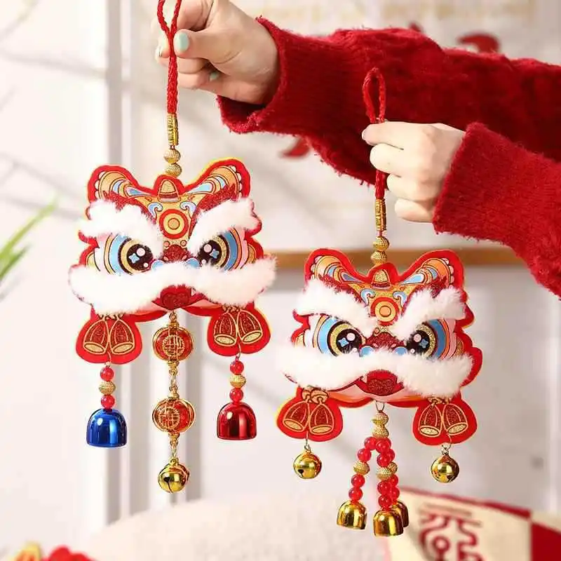 1/2pcs งูปีจี้ใหม่ปีจี้ตกแต่งห้องนั่งเล่นประตู Lion Awakening WIND CHIME จี้ Lucky เครื่องประดับสีแดง