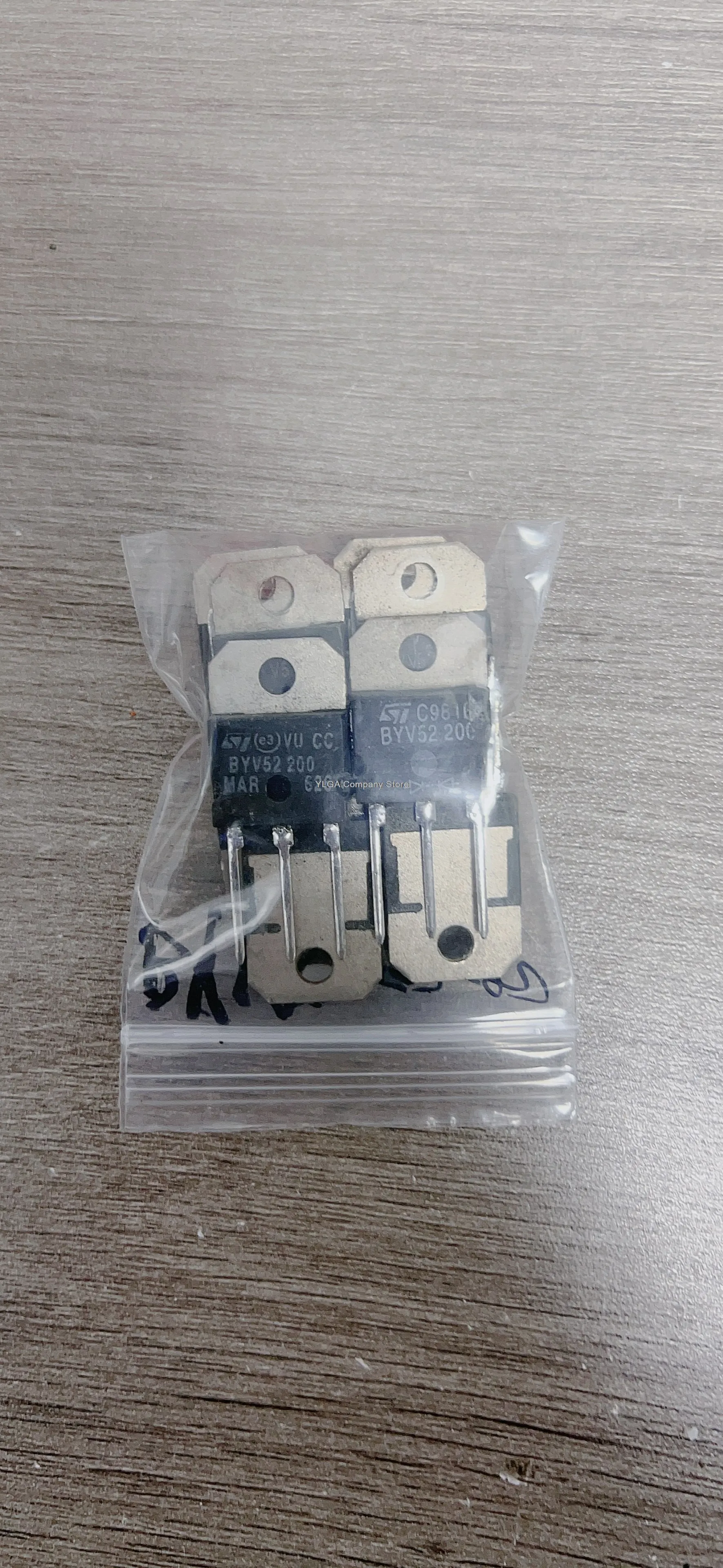 

Fast recovery diodes BYV52-200 BYV52 200 BYV52200 52A / 200V new spot SOT-93 TO-3P 10PCS -1lot