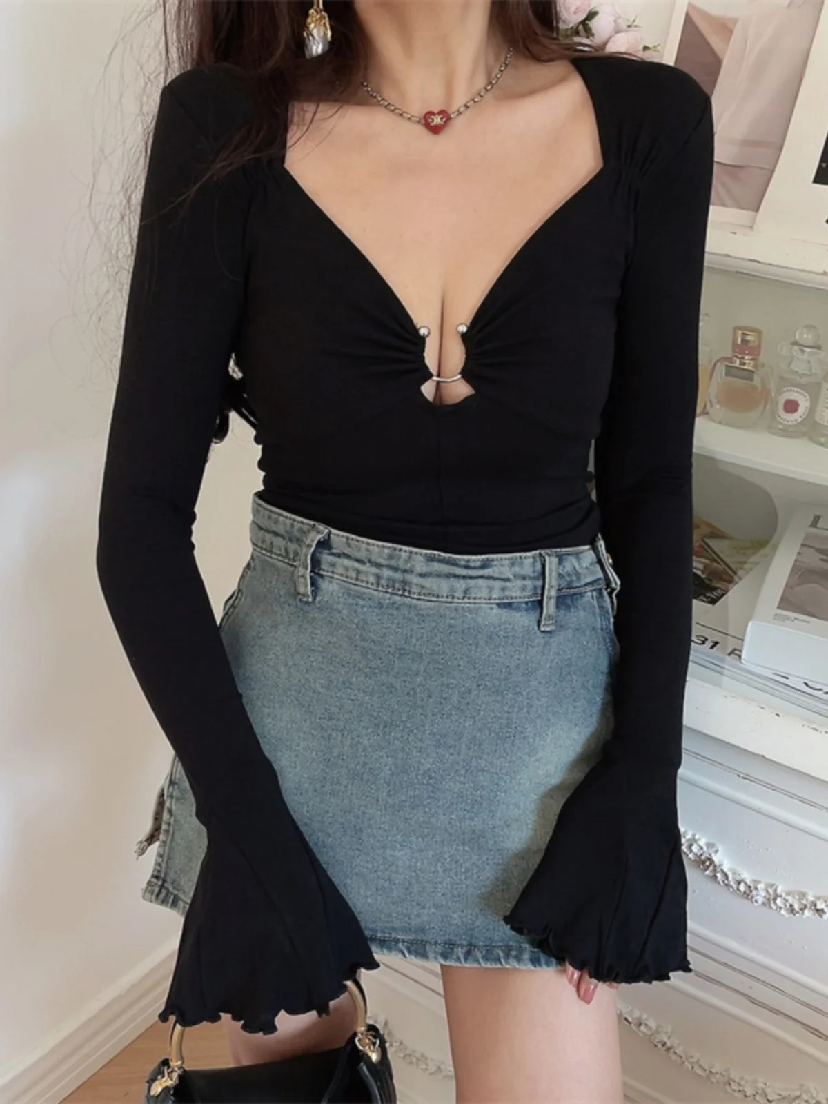 Slim Fit Chenopod T-Shirt Women's Sexy V-Neck Bell Sleeve Elastic Base Shirt Fashionable Casual Long Sleeve Polyester Blend