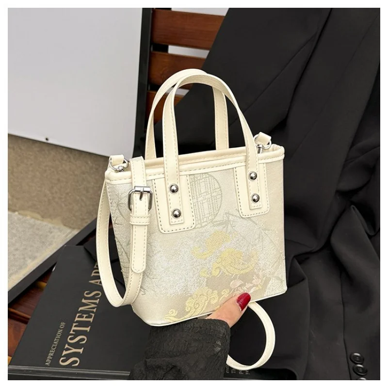 

Vintage Inspired Drawstring Bucket Bag For Ladies In Soft Slouchy Leather With A Relaxed Elegance