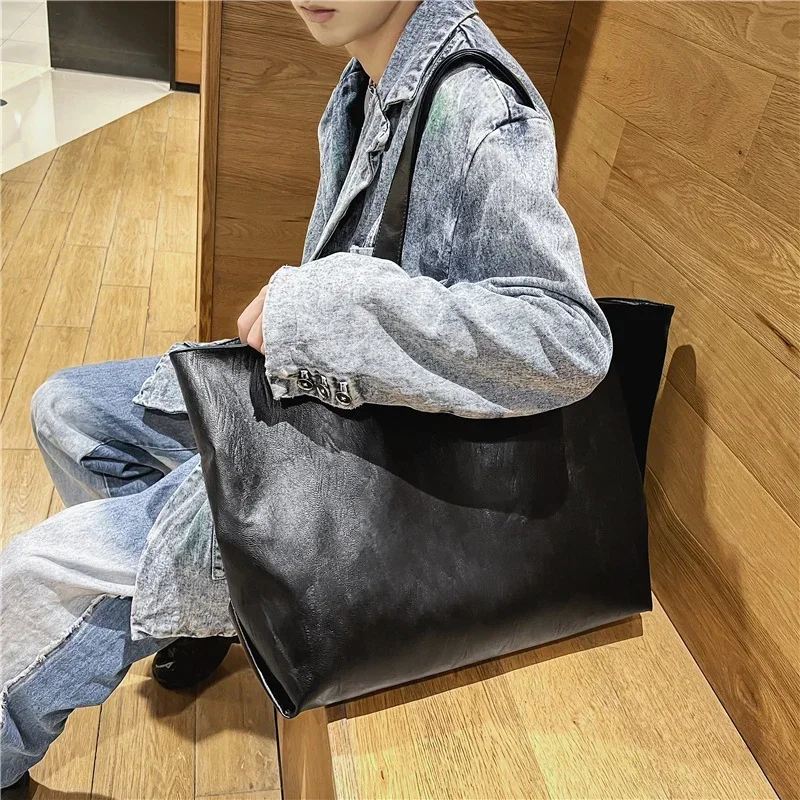 2024 New Black Handbag Lightweight and Large Capacity Soft Leather Shoulder Bag Unisex Simple and Fashionable Crossbody Bag