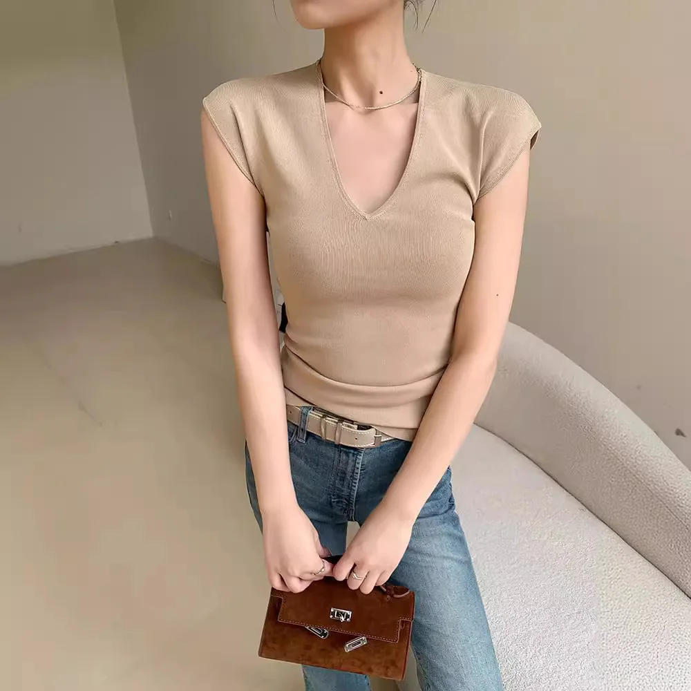 7065 Sommer Neues cremefarbenes V-Ausschnitt-Flatter-Slim-Fit-Kühles, atmungsaktives Kurzarm-T-Shirt im französischen Stil für Damen