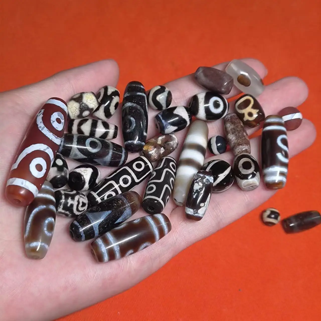 

91pcs/lot Natural Various Pattern Agate Dzi Beads Weathered Horseshoe Beads of different varieties rare collection diy bracelet