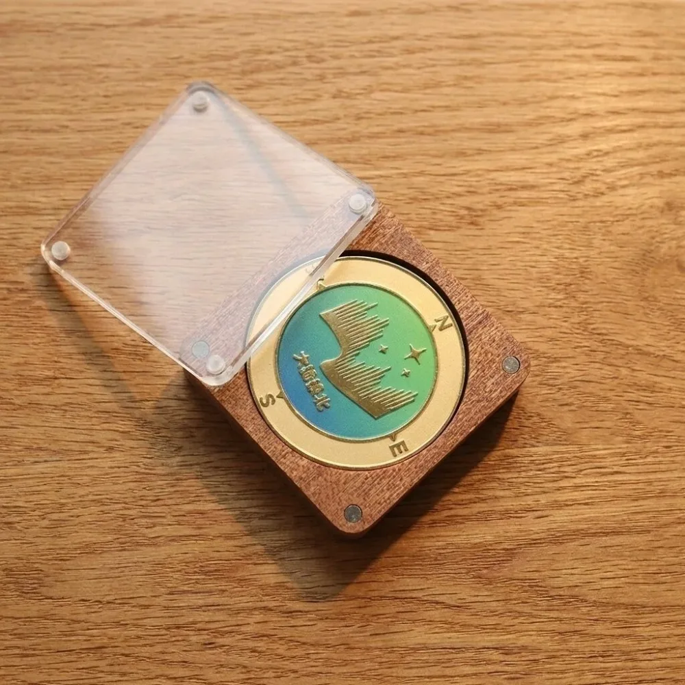 

Transparent Cover Open and Close Badge Collection Box Travel Magnetic Attraction Commemorative Coin Wooden Box Medal Storage Box