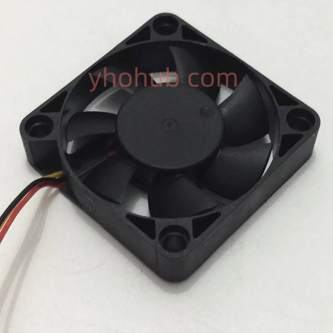 Y.S TECH YW04510012LM DC 12V 0.14A 45x45x10mm 3-wire Server Cooling Fan