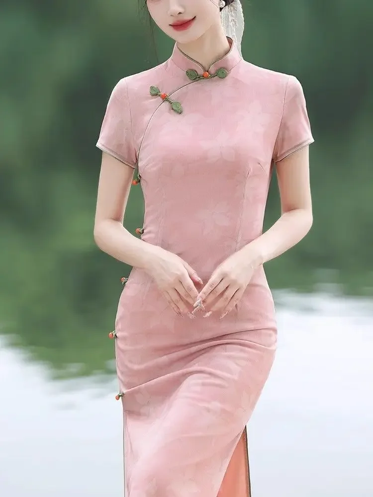 

Розовый Cheongsam для женщин, новинка 2025, молодой стиль, элегантное винтажное новое летнее красивое платье в китайском стиле Ципао для девочек