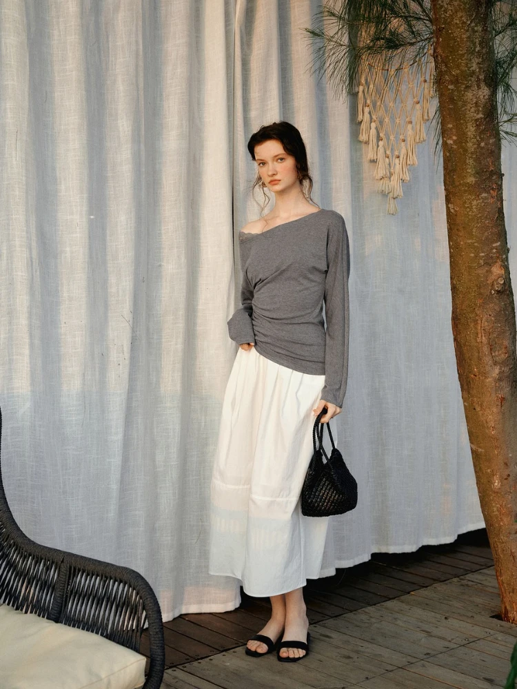 เสื้อผู้หญิง OLrain แบบพับได้ สไตล์ฝรั่งเศส คอเฉียง แต่งลูกไม้ แขนยาว ฤดูใบไม้ผลิ 2026 ผ้าถัก ทรงเข้ารูป รุ่น O58CT001990