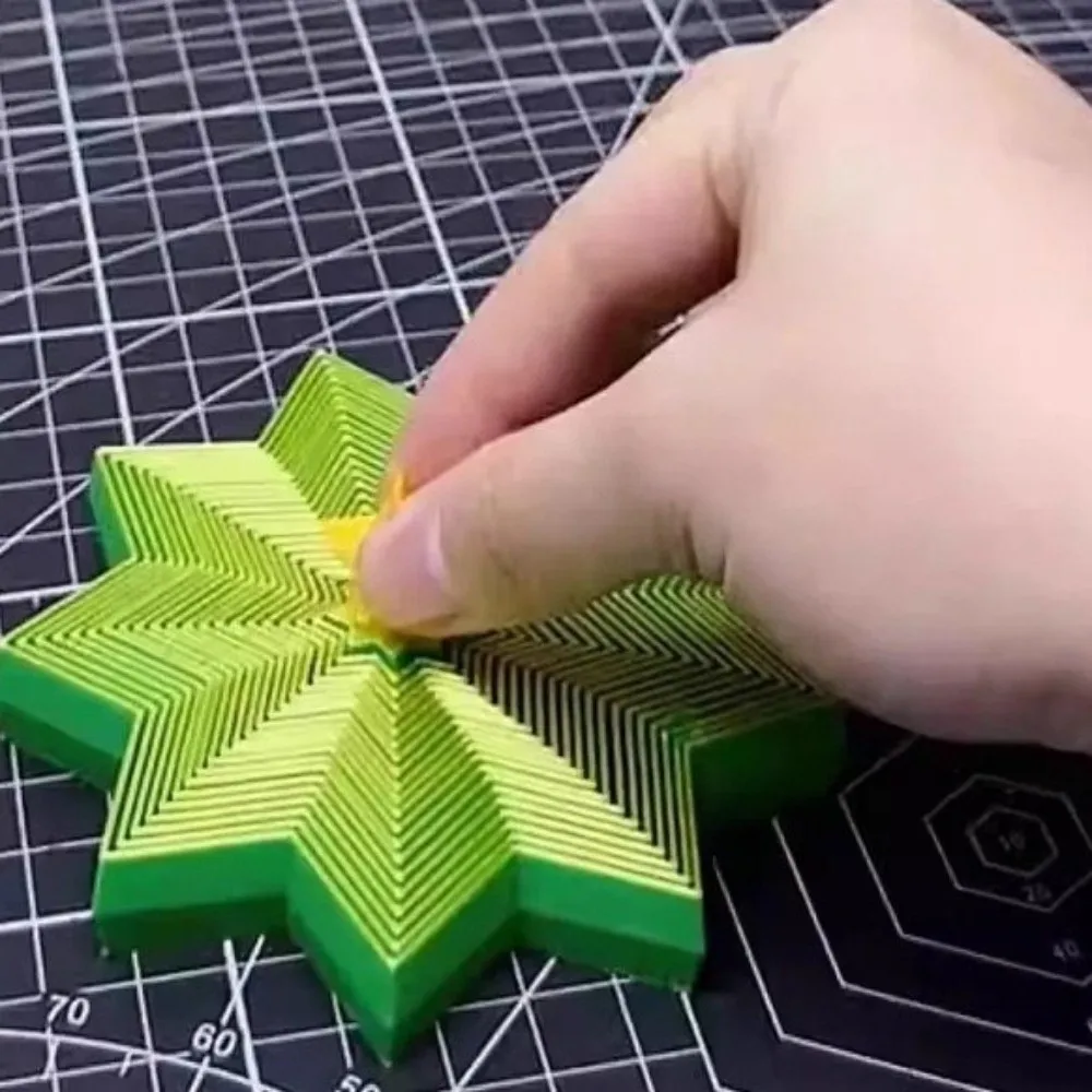 Spiral Octagonal Christmas Tree Spiral Stretching Relaxation Visual Illusion Hexagon 3D Printed Funny Whirling Spiral Ornaments