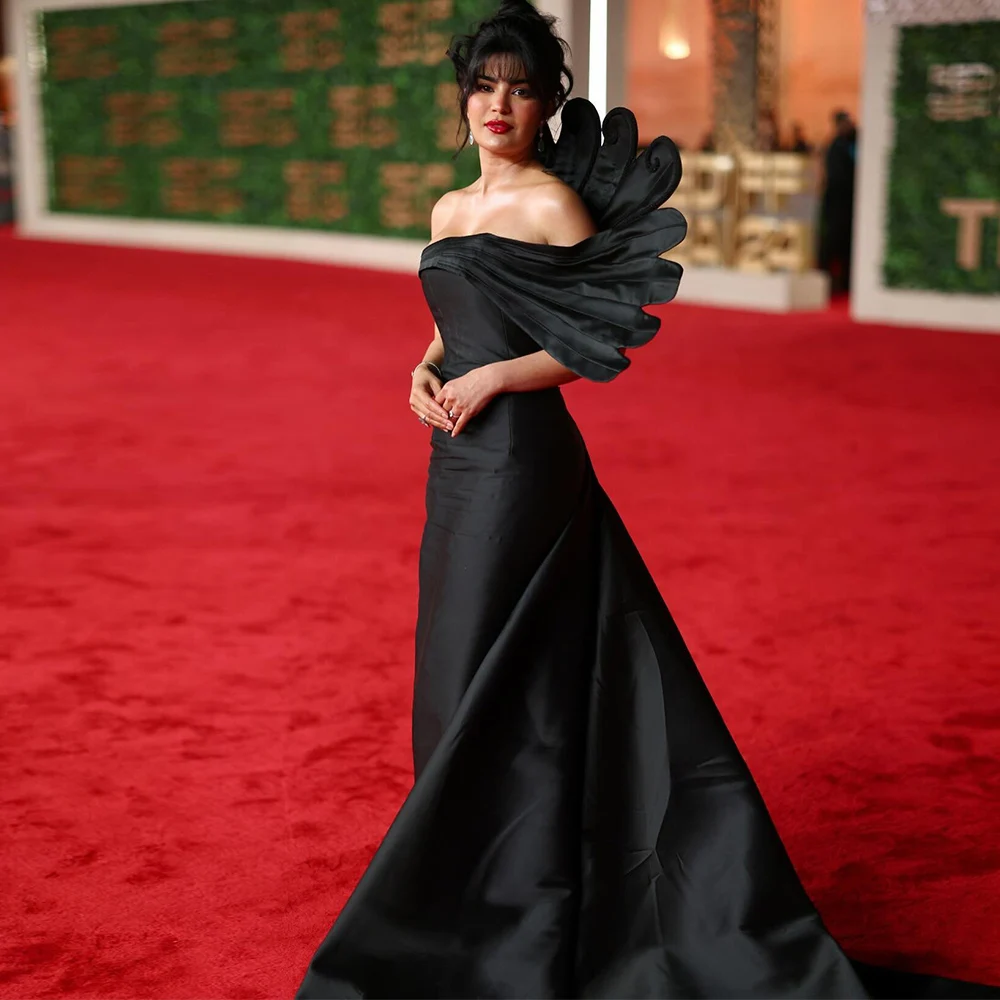 

2025 Glitz and Glam Special Occasion Dresses Satin Sheath/Column Formal Evening Dress Black Off-the-shoulder Tiered Prom Gown