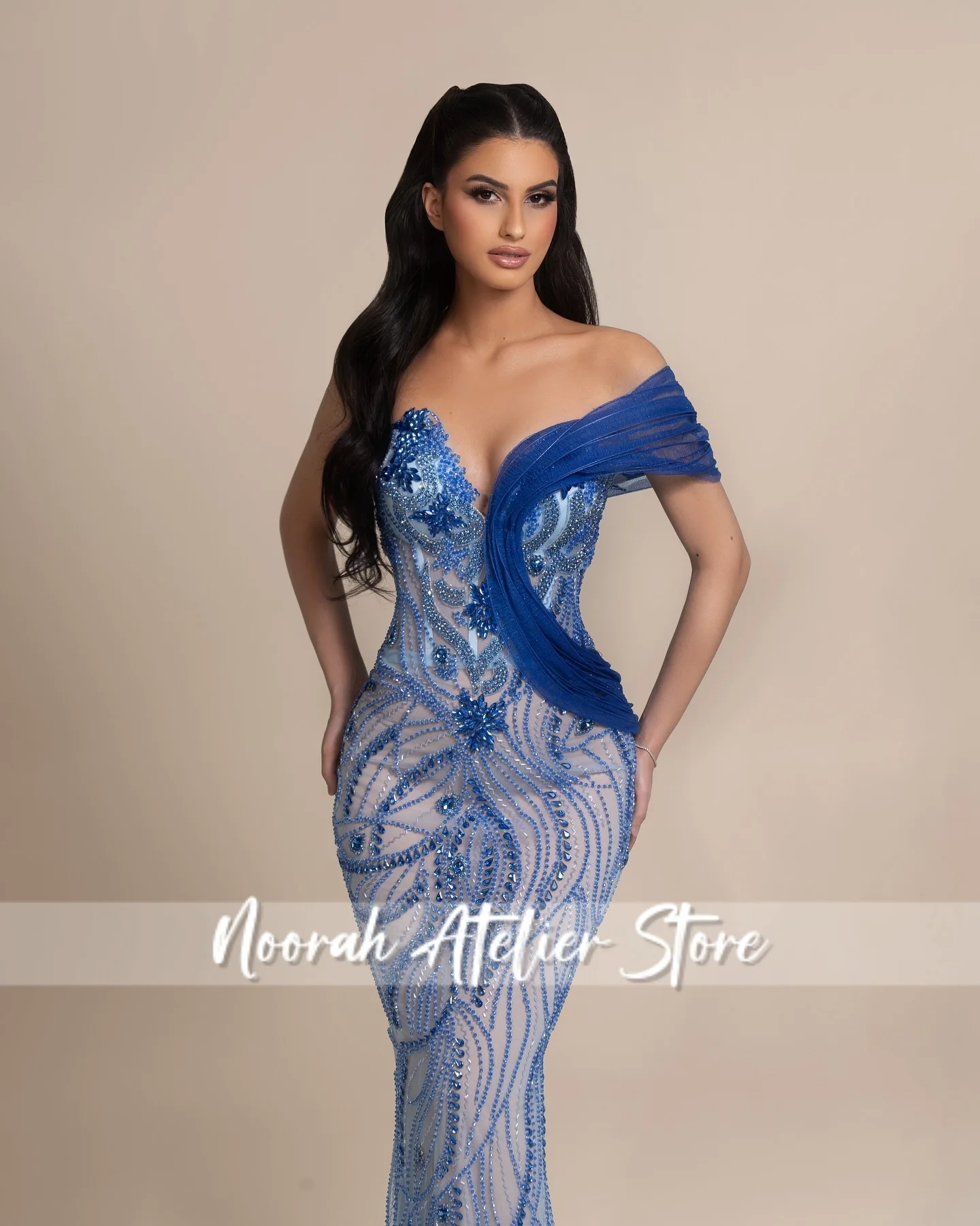 فساتين سهرة نسائية فاخرة بكتف واحد مطرزة بشرابة باللون الأزرق الملكي 2025 فستان حفلات طويل للمشاهير عاريًا حسب الطلب