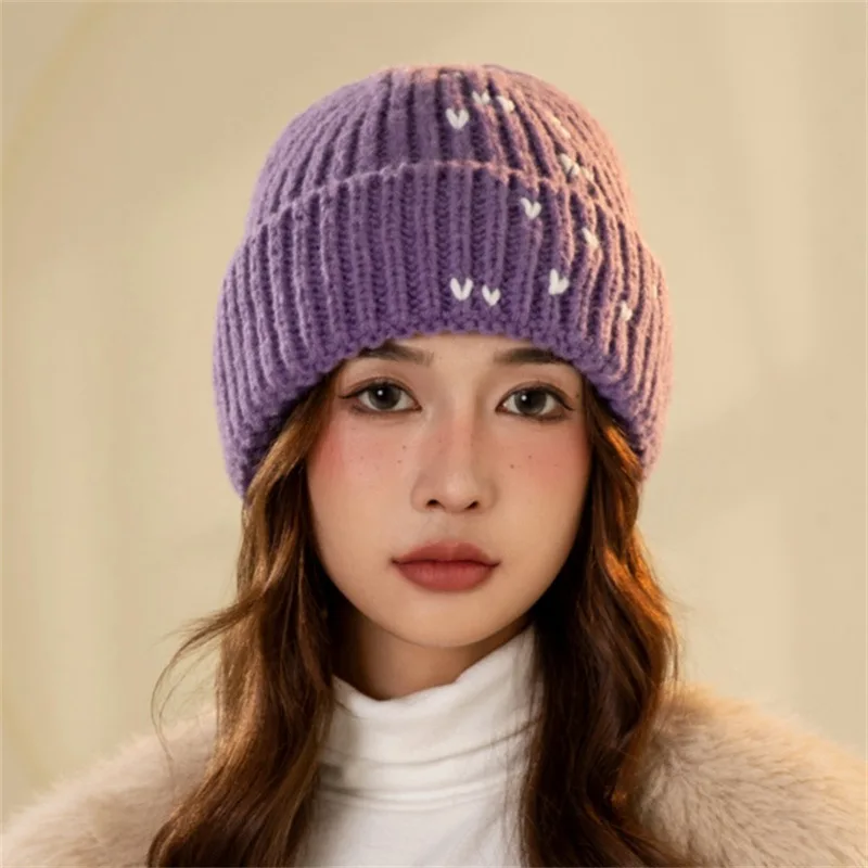 New autumn/winter Korean-style women's small heart hat. Sweet solid color knitted. Warm and thickened cold-proof hat.