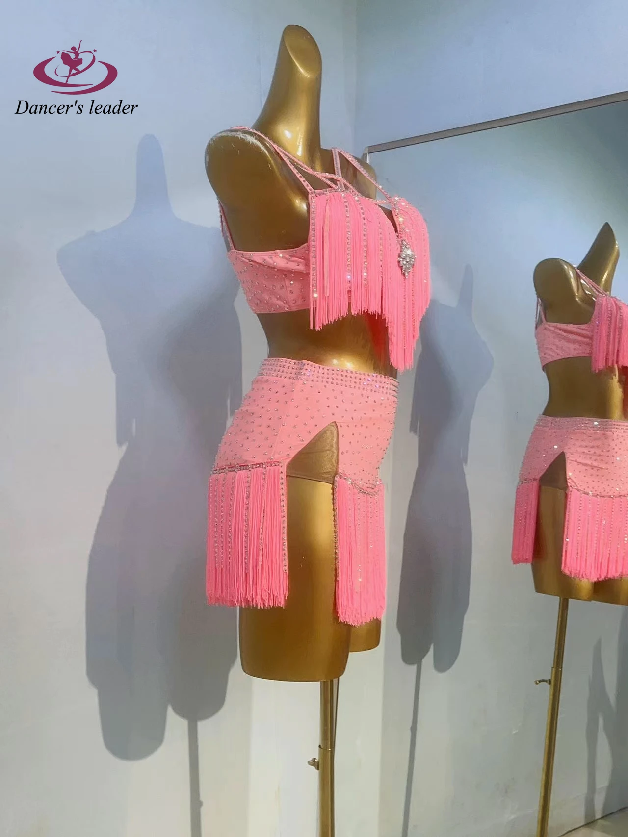 라틴 댄스 의상 라인스톤 여성용 고급 맞춤형 핑크 태슬 스트랩 삼바 댄스 드레스 공연 드레스