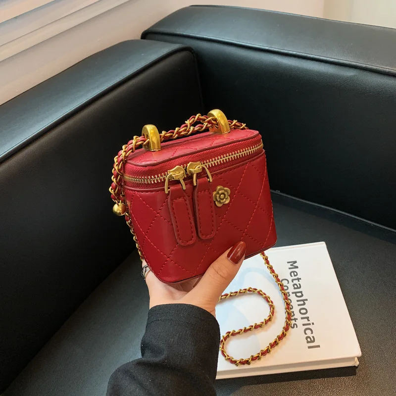 

This Year, The Popular Diamond Embroidery Thread Small Bag Women's 2025 New Versatile Chain Messenger Bag Fashion Mini Bag