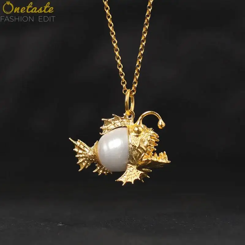 

Baroque Pearl Silver Golden Color 3D Sea Fish Necklace Pendant Women Unique Gift Delicate Engraved Big Pendants without Chain