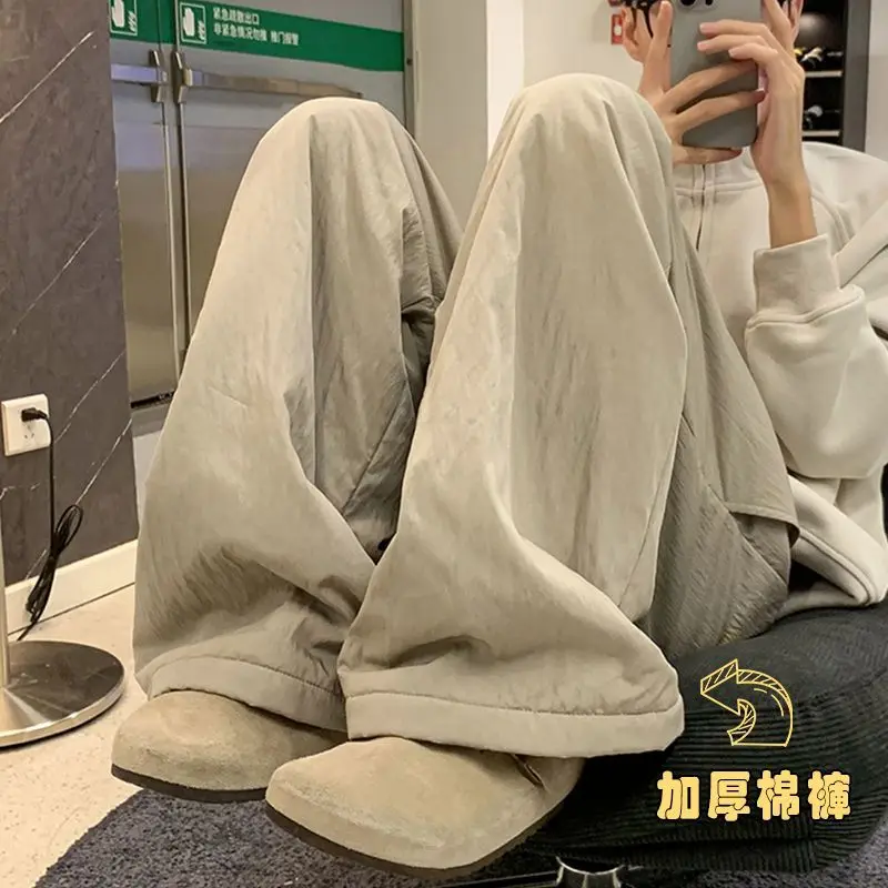 

Оставайтесь уютными в этом зиму: женские утолщенные флисовые хлопковые брюки — ветрозащитные, теплые и стильные повседневные спортивные брюки прямого кроя.