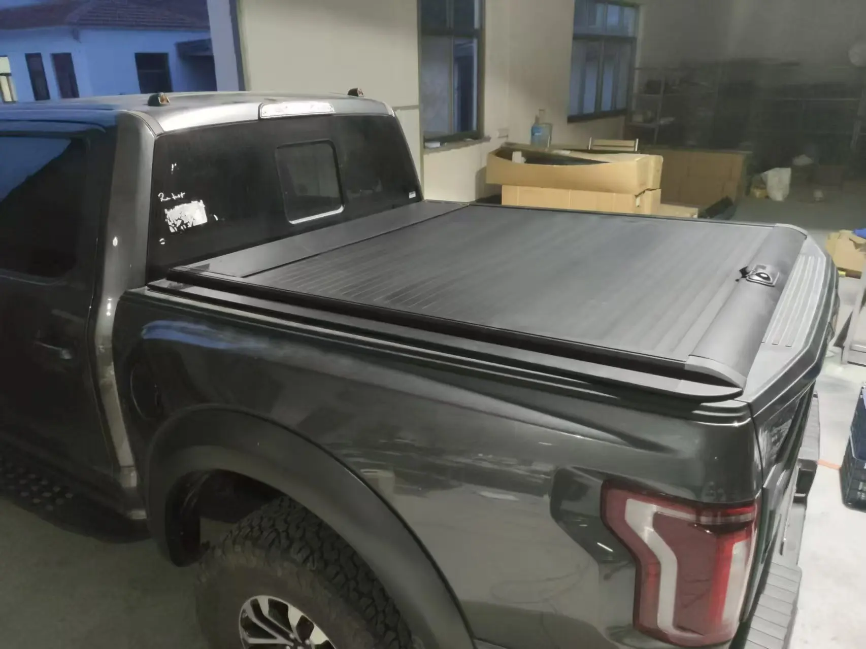 

Для Ram F150 Sierra Hilux-водонепроницаемая функция блокировки, ручная алюминиевая тройная выдвижная крышка Tonneau