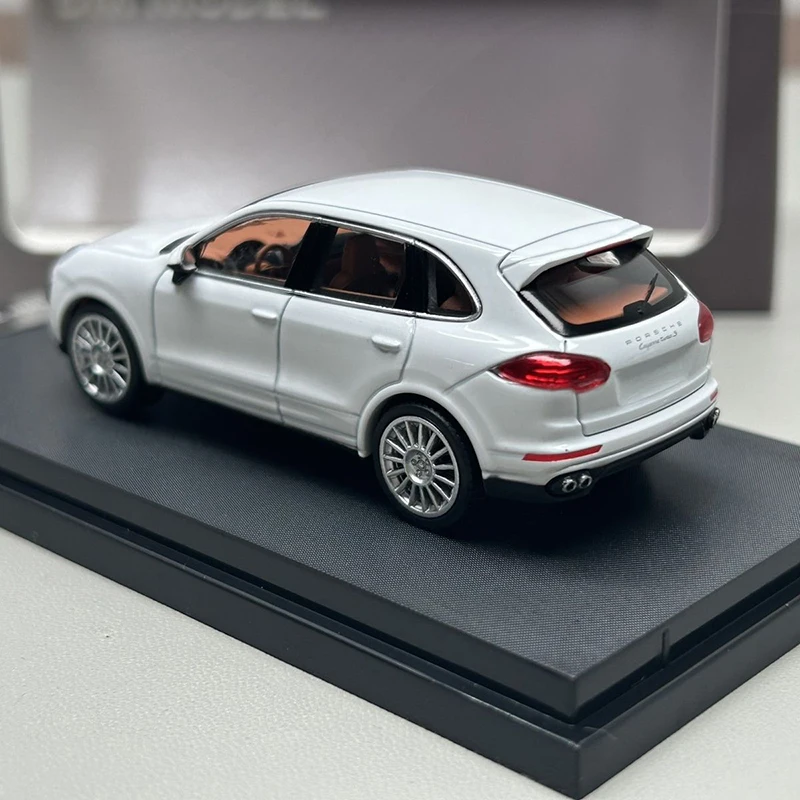 รถโมเดลไดแคสต์โลหะผสม DM 1:64 Cayenne Turbo S ปี 2014 ของเล่นรถยนต์จำลองขนาดเล็กสำหรับเด็ก
