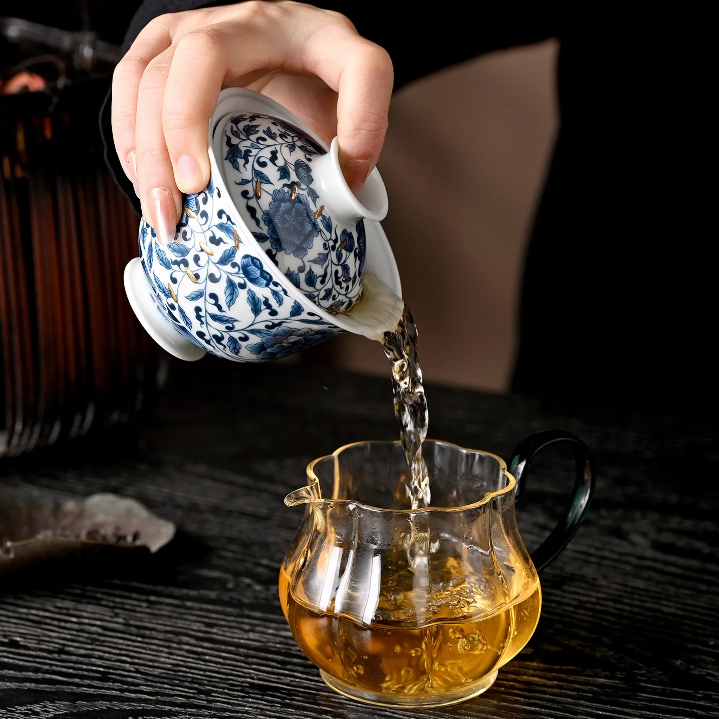 High-End Jingdezhen Nail Blue and White Interlock Branch Tureen Porcelain Set Two New Chinese Tea Bowl