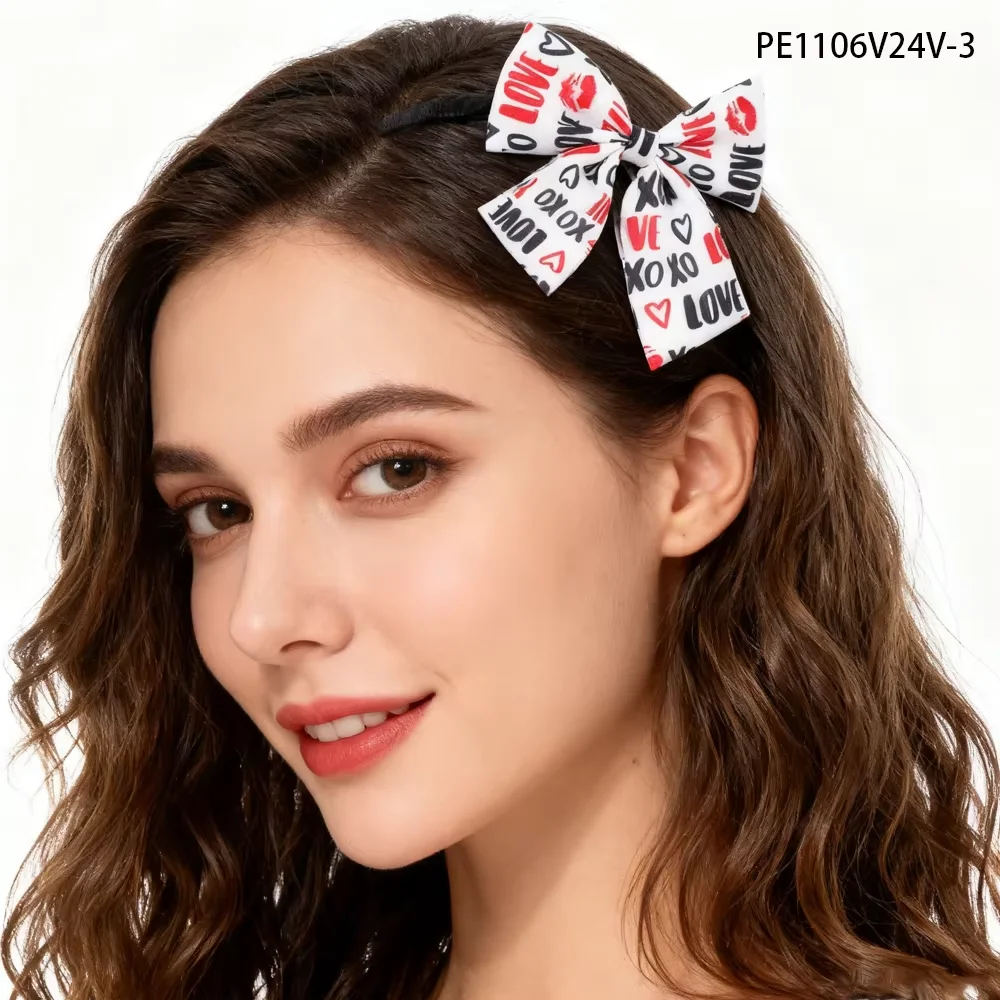 

PESENAR With a pink heart lipstick and monogram on a white background this hair accessory is perfect for Valentine's Day