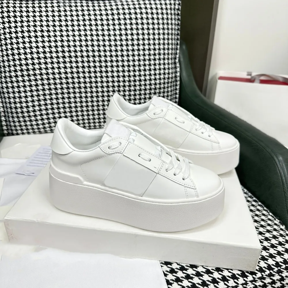 Women Casual Shoes Comfortable Rivet Fashion Board Shoes Multifunctional Women Couple Thick Soled Sports Shoes YZBL777