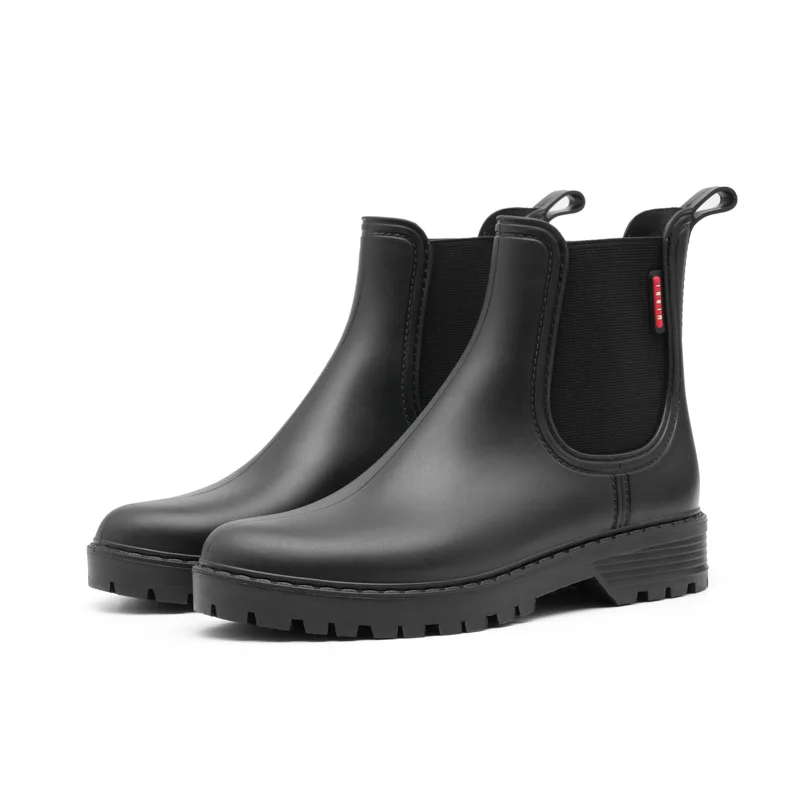 Women's short tube anti slip rain shoes, lightweight waterproof water shoes, fashionable rain boots, PVC one-time moldin