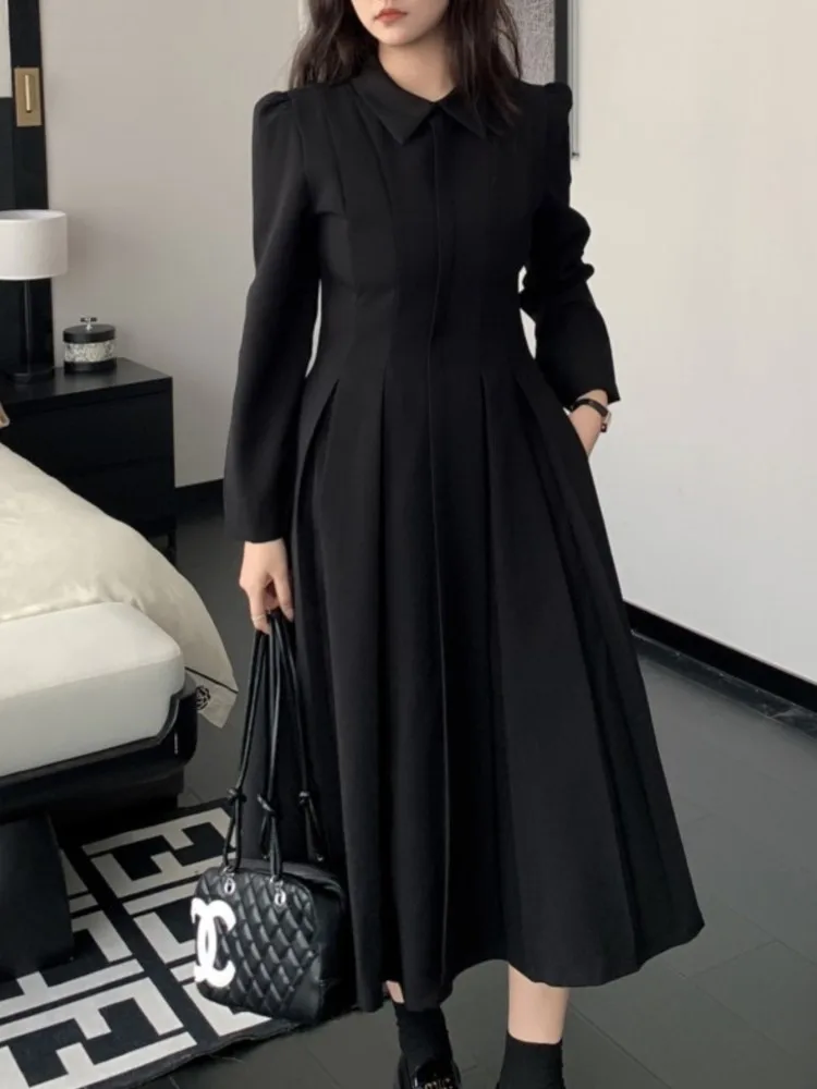 فستان قميص أسود كبير الحجم للتخسيس على طراز هيبورن بتصميم فرنسي كاجوال أنيق بأكمام طويلة وياقة بولو وخصر منخفض على شكل حرف A #2