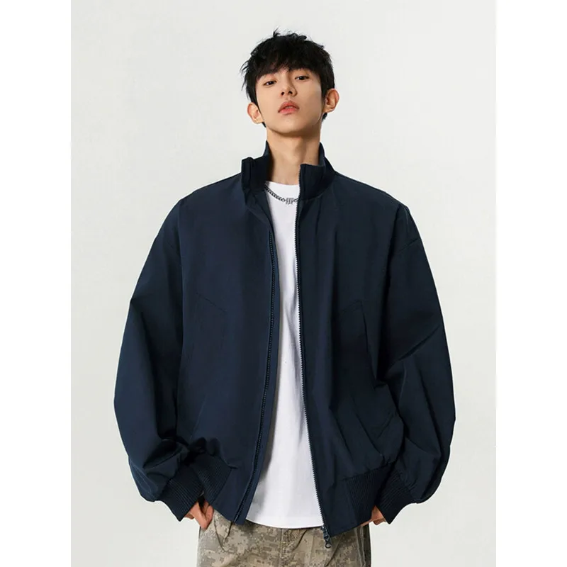New 2025 Autumn American Retro Army Green Cropped Bomber Jacket Men Fashion Men's Stand Collar Windproof Casual Short Coat