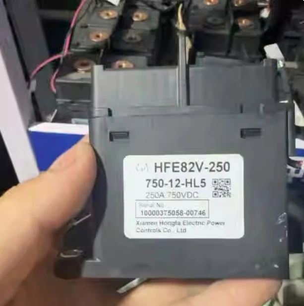 New Energy High Voltage DC Contactor Hfe82v-250 750-12-hl5 Coil 12V Contact 250A