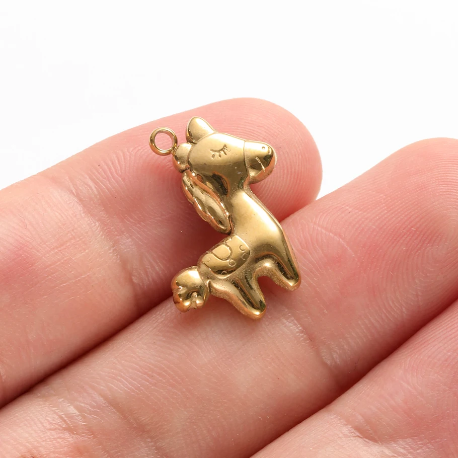 5 Stück goldfarbene kleine Anhänger mit Tiermotiven, Schmetterling, Giraffe, Vogel, Edelstahl, Meereslebewesen-Anhänger für die Schmuckherstellung, Halsketten-Charms – Detail 2