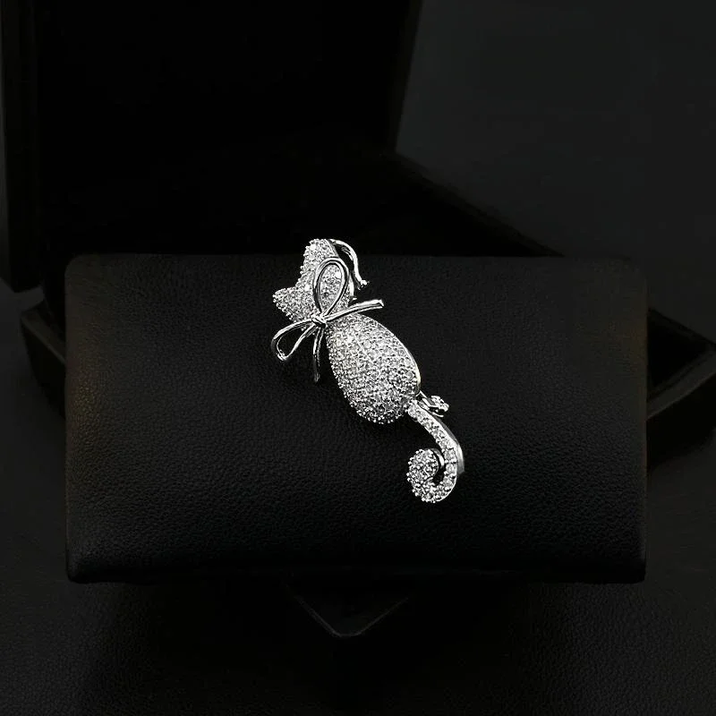 Cute Cat Brooch for Women Suit Luxury Bowknot Cartoon Animal Lapel Pins Rhinestone Jewelry Clothing Accessories 5909