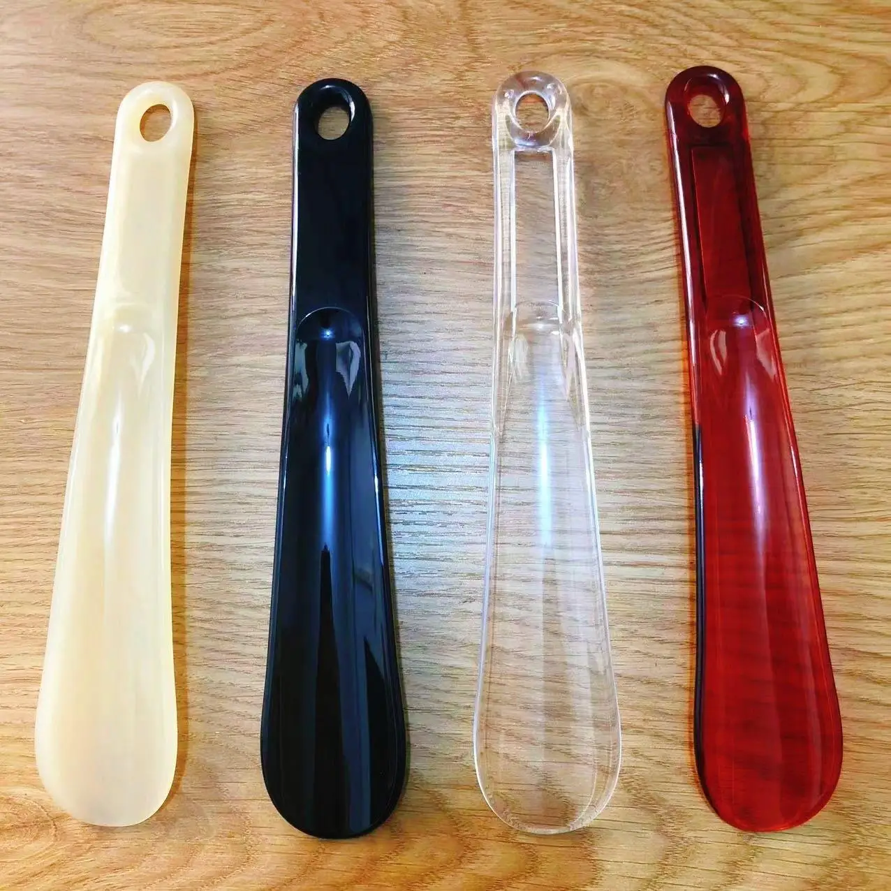 calcadeira-de-plastico-com-cabo-curto-e-furo-novo-modelo-transparente-ferramenta-compacta-para-calcar-sapatos-uso-domestico