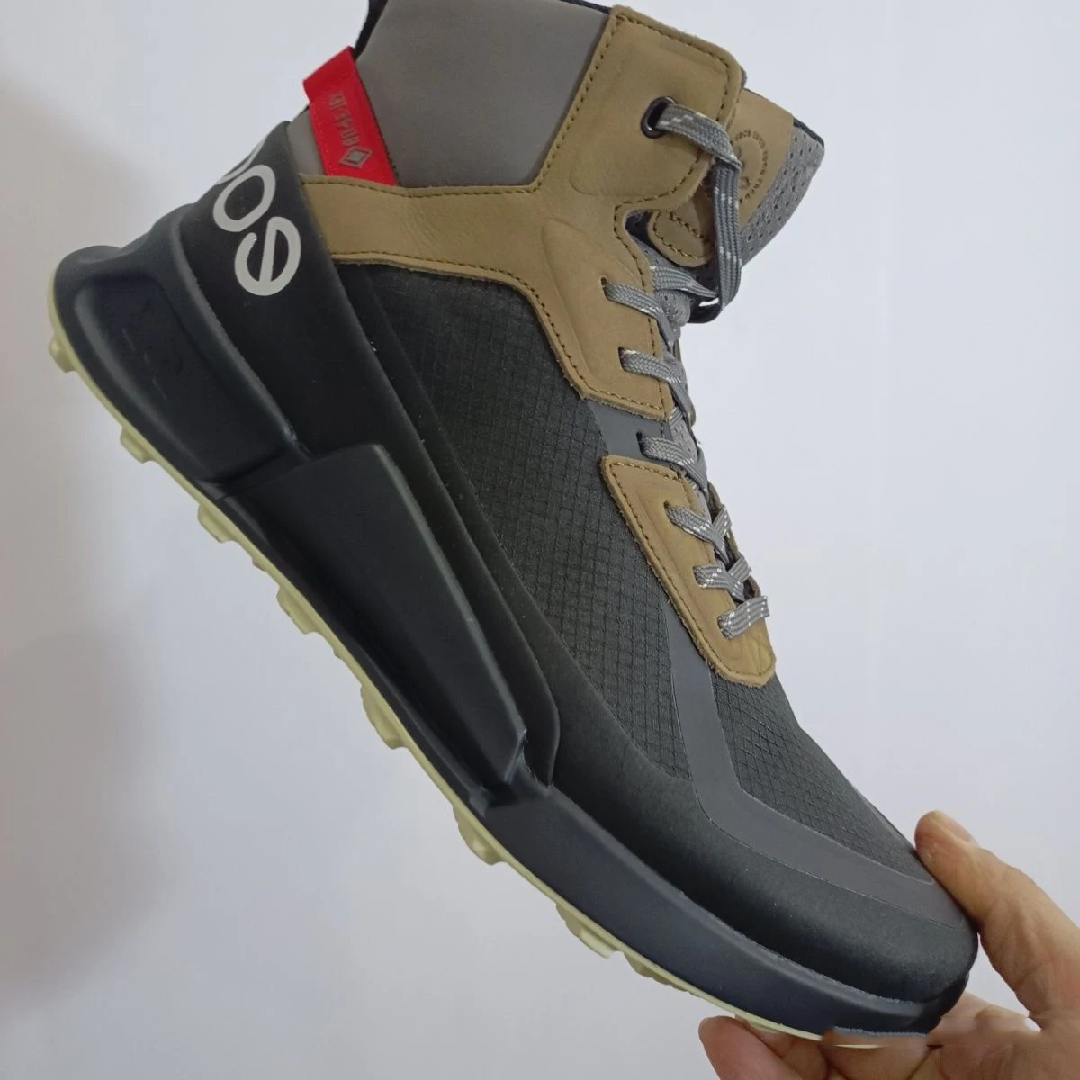 

Trendy High Top Hiking Shoes Men Waterproof Luxury Original Inner Graphene Sneaker Outdoor Climbing Boots Hunting Street 2026