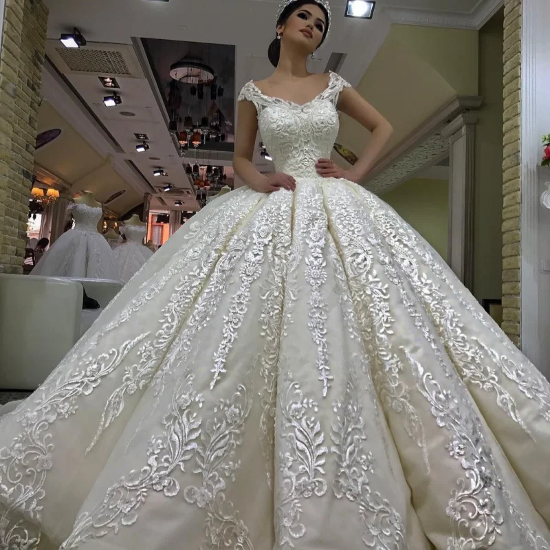 

Custom white elegant large skirt wedding dress short sleeved V-neck satin patch backless design fluffy skirt Vestidos De Noiva