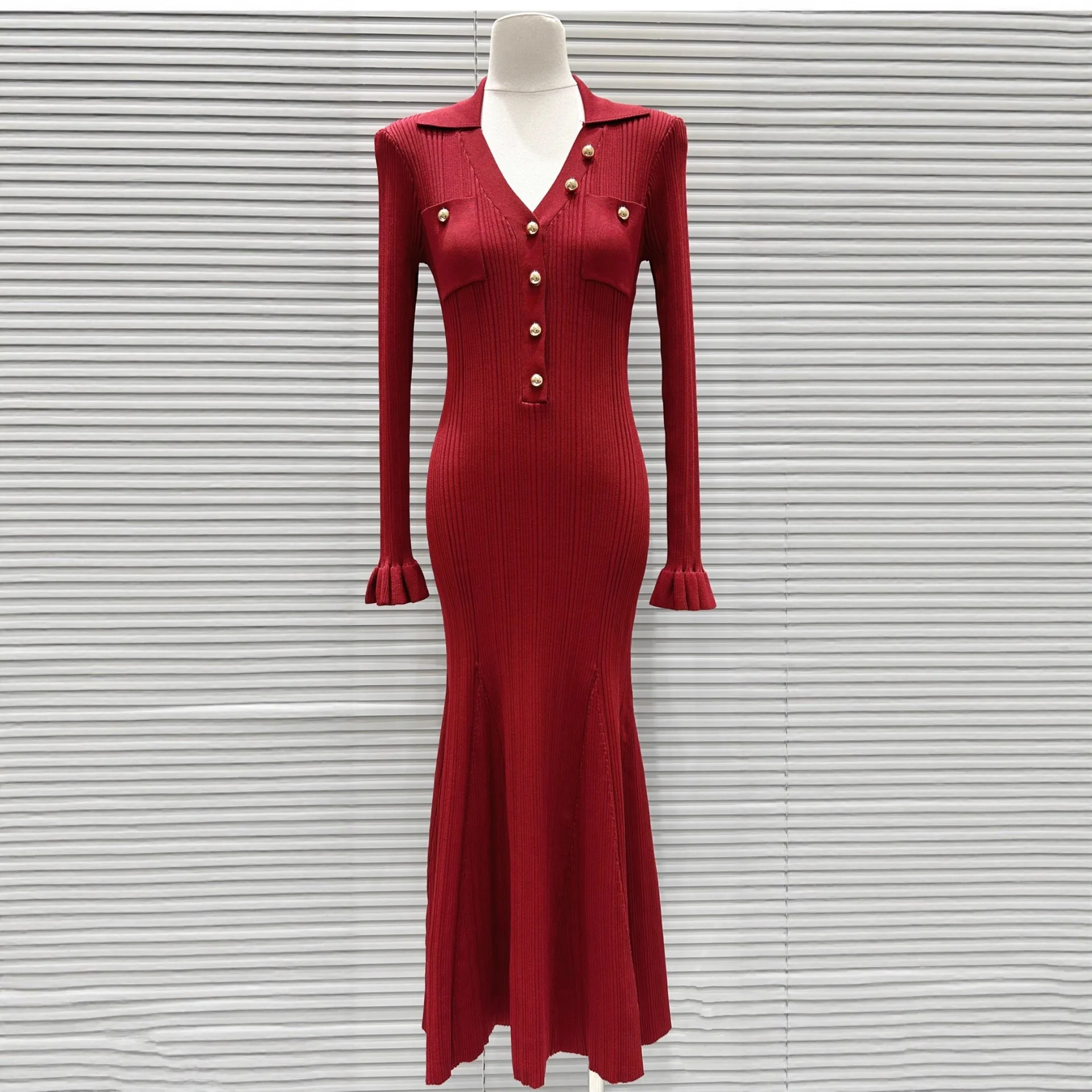 

French V-neck metal buckle, elegant ladylike, slimming and goddess-like long dress, fishtail dress, new autumn style
