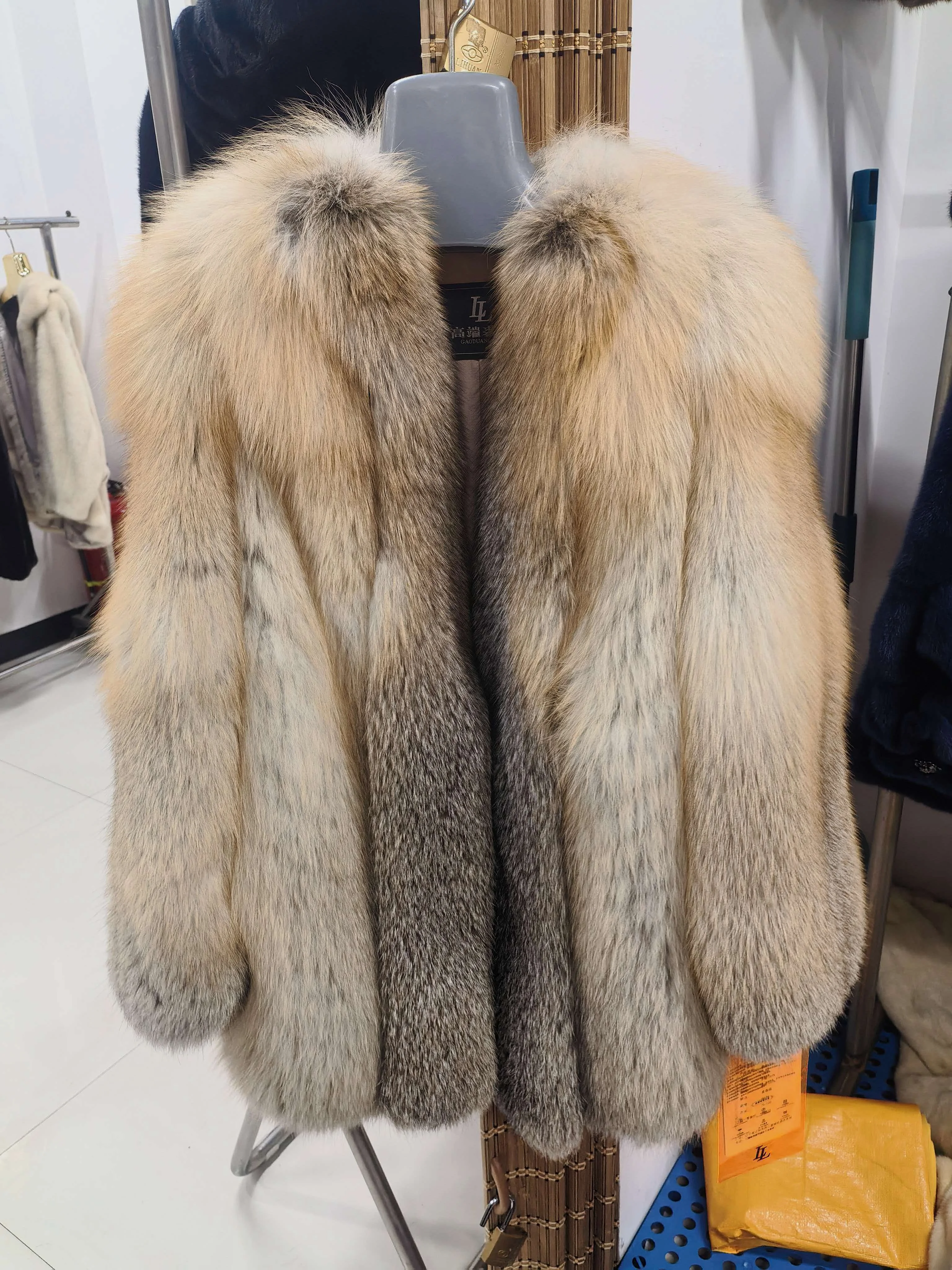 Women's red fox fur coat, high-quality fox fur coat
