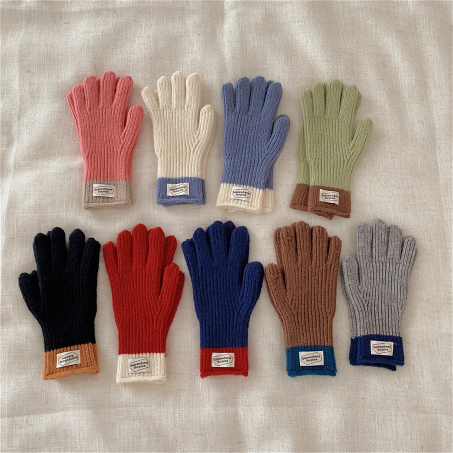 

Color blocking touchscreen split finger five finger gloves 2023 new winter warmth children's color blocking gloves letters