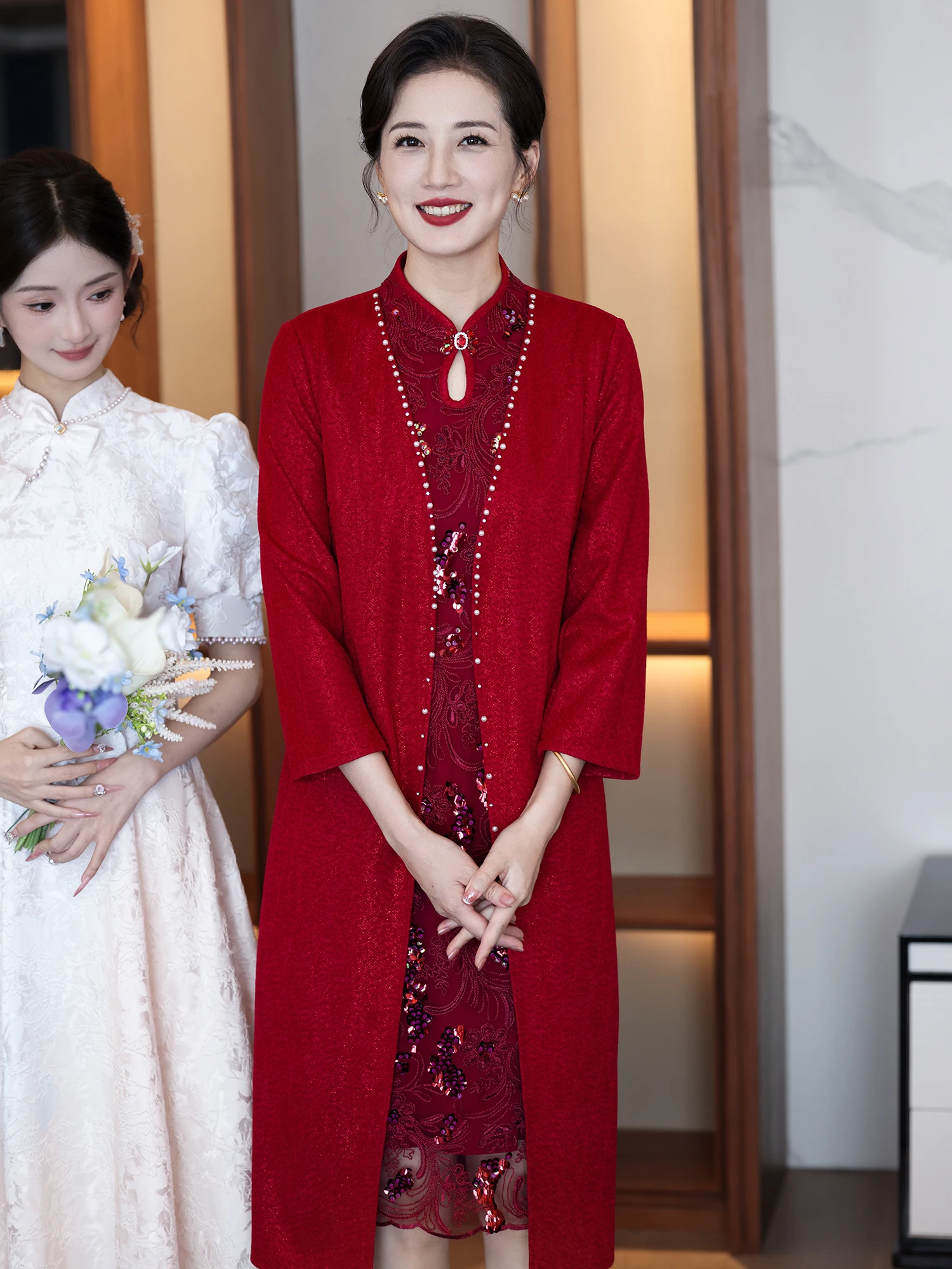 

Новый свадебный костюм для мамы 2026 года: традиционный китайский наряд с длинными рукавами для осенне-зимних свадебных торжеств