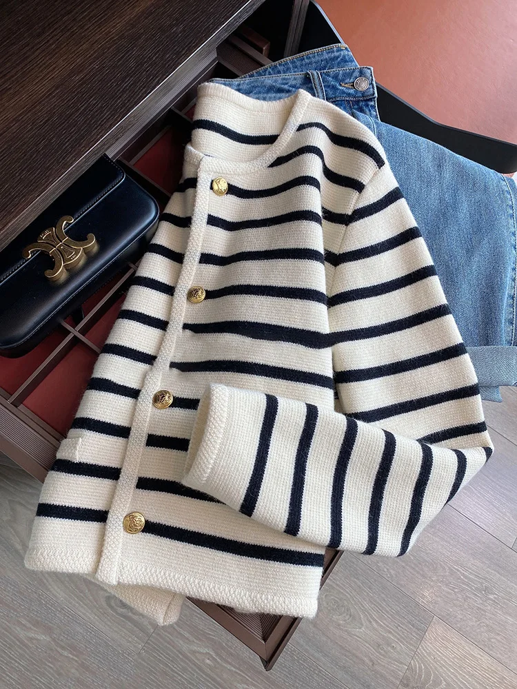 Damskie swetry rozpinane z dzianiny w paski wiosna jesień O-neck jednorzędowe krótkie bluzki z długim rękawem moda Casual eleganckie swetry damskie